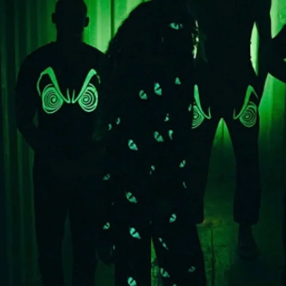 Disney X Hiedi Klum Cruella Glow in the Dark Eye Set Large Joggers Tee Shirt - Picture 4 of 7